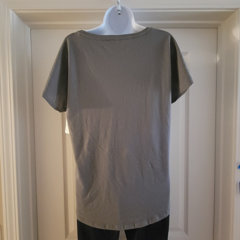 Gray T-Shirt with Polar Bear Design - Picture 2 of 4